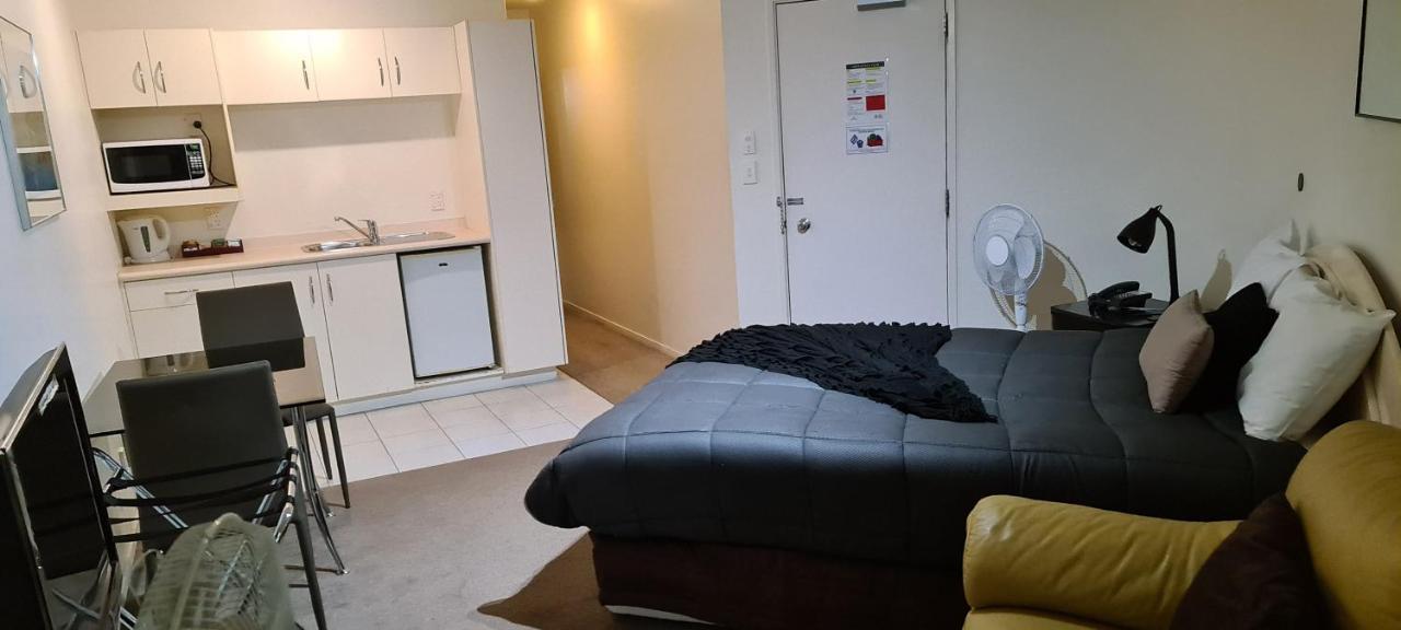 Oceanside Resort Internal Ground Floor Studio Unit Privately Owned In Mt Maunganui No External Window Or Air Conditioning Mount Maunganui Exterior foto